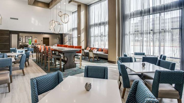 Hampton Inn/Suites Dallas - Central Expy Lobby
