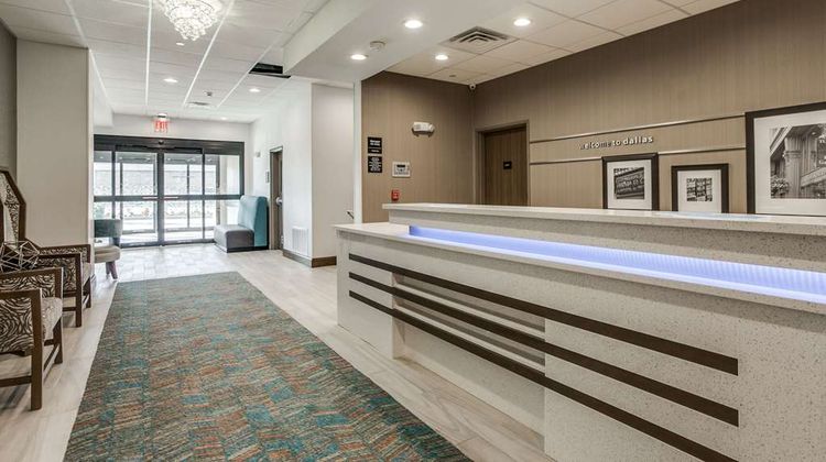 Hampton Inn/Suites Dallas - Central Expy Lobby