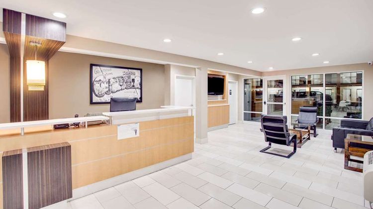 Super 8 Dalton Lobby