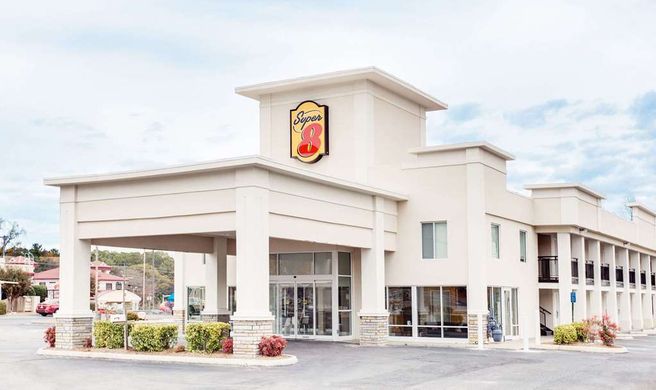 Super 8 Dalton Exterior