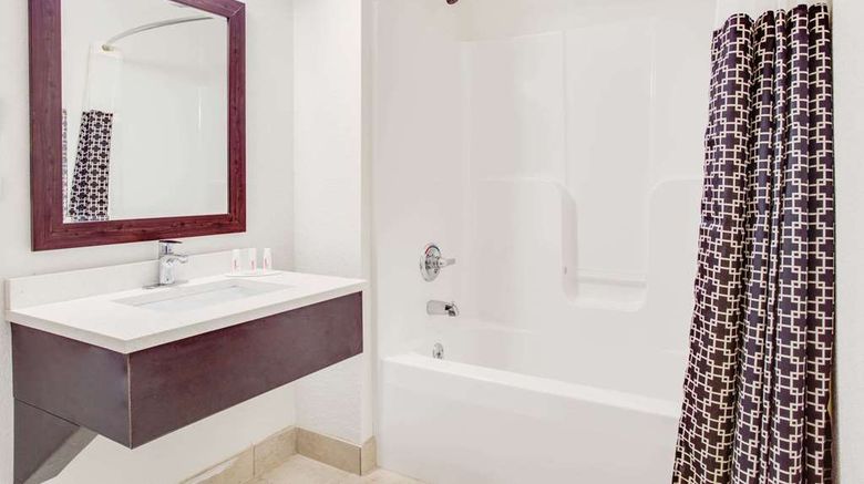 <b>Super 8 Dalton Room</b>. Images powered by <a href="https://iceportal.shijigroup.com/" title="IcePortal" target="_blank">IcePortal</a>.