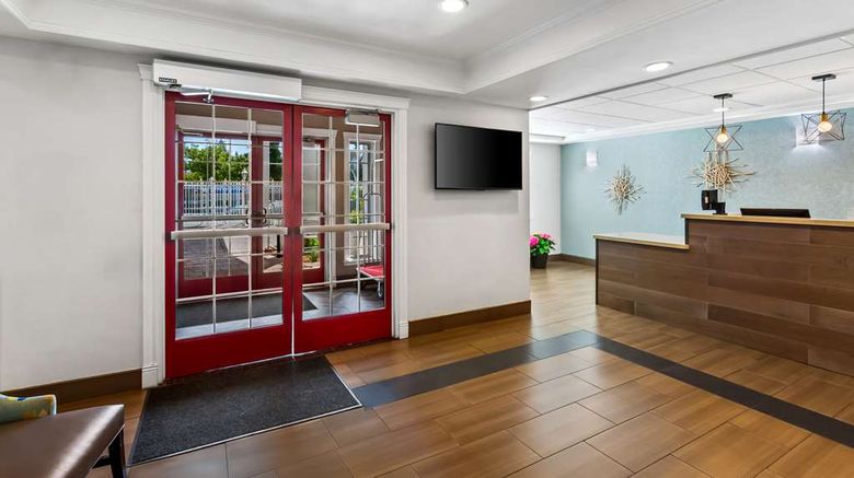 <b>Best Western The Paradise Lodge Lobby</b>. Images powered by <a href="https://iceportal.shijigroup.com/" title="IcePortal" target="_blank">IcePortal</a>.