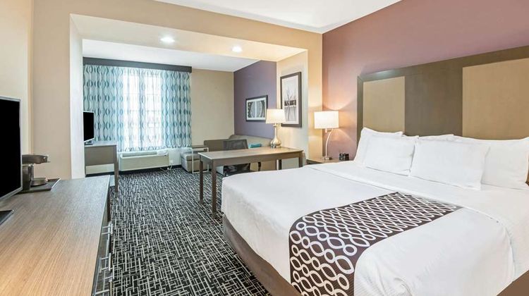 La Quinta Inn & Suites Weatherford Suite