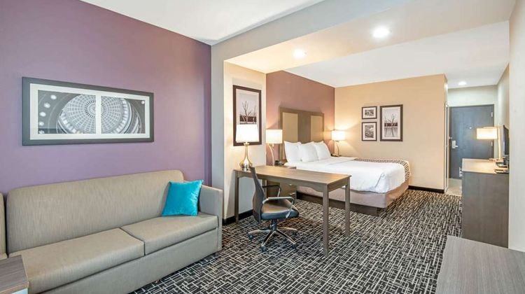 La Quinta Inn & Suites Weatherford Suite