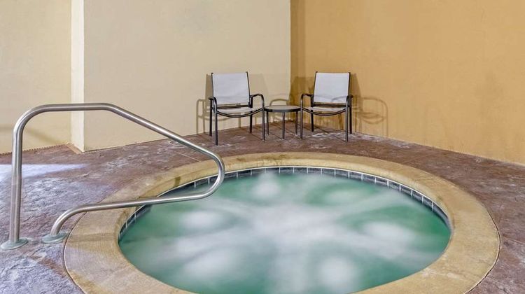 La Quinta Inn & Suites Weatherford Pool