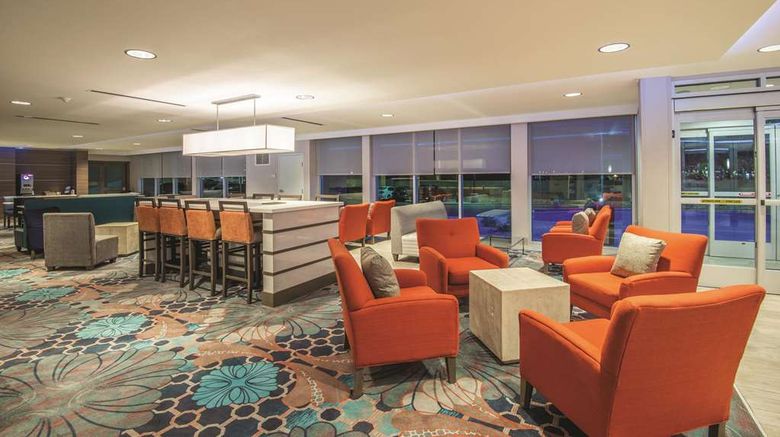 <b>La Quinta Inn & Suites Kingman Lobby</b>. Images powered by <a href="https://iceportal.shijigroup.com/" title="IcePortal" target="_blank">IcePortal</a>.