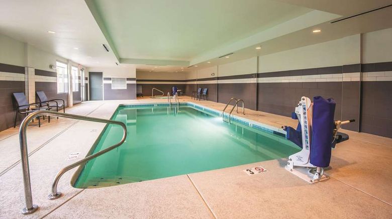<b>La Quinta Inn & Suites Kingman Pool</b>. Images powered by <a href="https://iceportal.shijigroup.com/" title="IcePortal" target="_blank">IcePortal</a>.