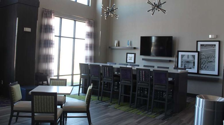 <b>Hampton Inn & Suites Guthrie Lobby</b>. Images powered by <a href="https://iceportal.shijigroup.com/" title="IcePortal" target="_blank">IcePortal</a>.
