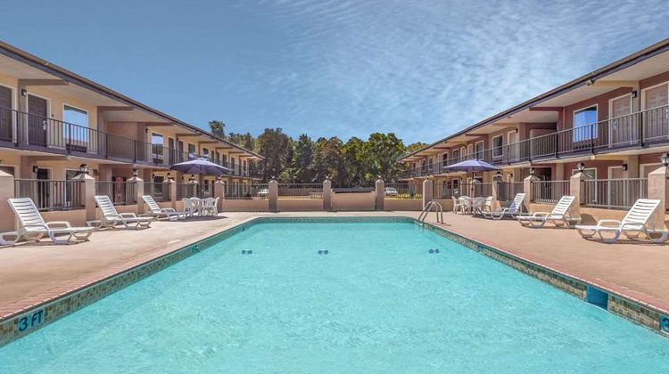 Days Inn by Wyndham Lavonia Pool