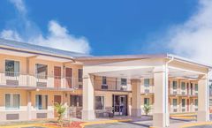 Days Inn by Wyndham Lavonia