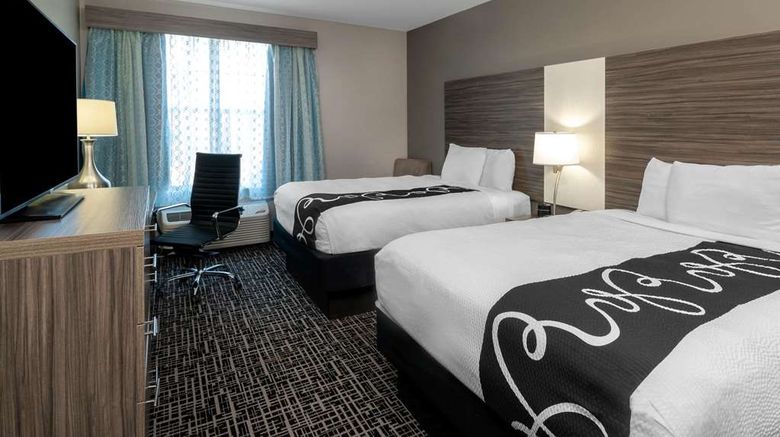 <b>La Quinta Inn & Suites Forsyth Room</b>. Images powered by <a href="https://iceportal.shijigroup.com/" title="IcePortal" target="_blank">IcePortal</a>.