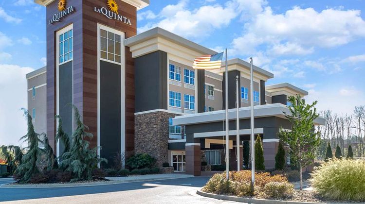 La Quinta Inn & Suites Forsyth Exterior
