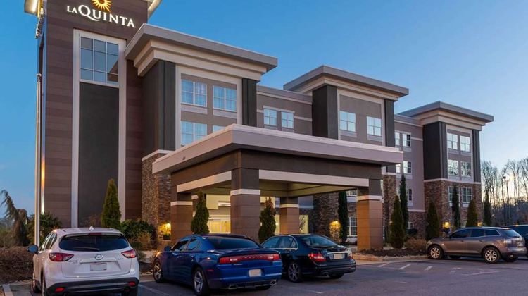 La Quinta Inn & Suites Forsyth Exterior