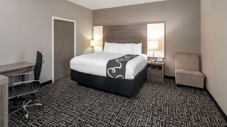 <b>La Quinta Inn & Suites Forsyth Suite</b>. Images powered by <a href="https://iceportal.shijigroup.com/" title="IcePortal" target="_blank">IcePortal</a>.