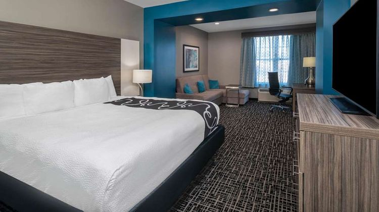 La Quinta Inn & Suites Forsyth Suite