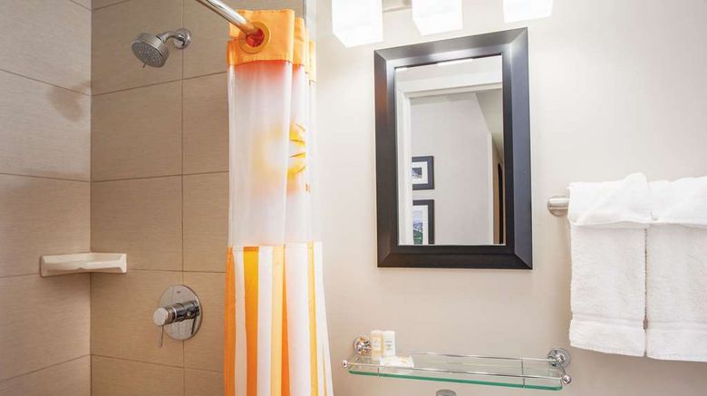 <b>La Quinta Inn & Suites NYC Central Park Room</b>. Images powered by <a href="https://iceportal.shijigroup.com/" title="IcePortal" target="_blank">IcePortal</a>.