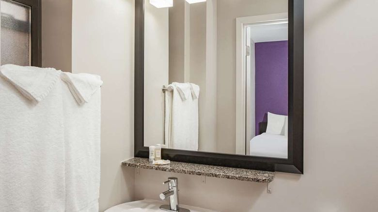<b>La Quinta Inn & Suites NYC Central Park Room</b>. Images powered by <a href="https://iceportal.shijigroup.com/" title="IcePortal" target="_blank">IcePortal</a>.