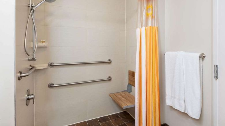 <b>La Quinta Inn & Suites NYC Central Park Room</b>. Images powered by <a href="https://iceportal.shijigroup.com/" title="IcePortal" target="_blank">IcePortal</a>.