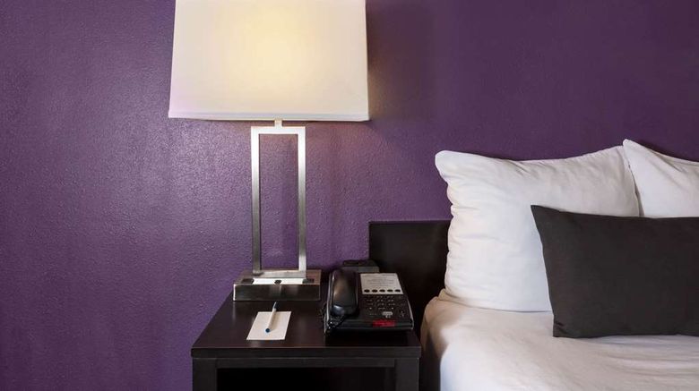 <b>La Quinta Inn & Suites NYC Central Park Room</b>. Images powered by <a href="https://iceportal.shijigroup.com/" title="IcePortal" target="_blank">IcePortal</a>.