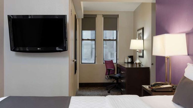 <b>La Quinta Inn & Suites NYC Central Park Room</b>. Images powered by <a href="https://iceportal.shijigroup.com/" title="IcePortal" target="_blank">IcePortal</a>.