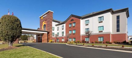La Quinta Inn & Suites Loudon Exterior