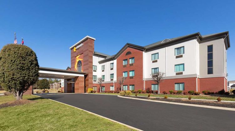 La Quinta Inn & Suites Loudon Exterior