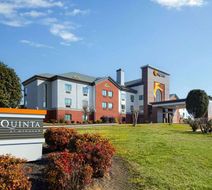 La Quinta Inn & Suites Loudon Exterior