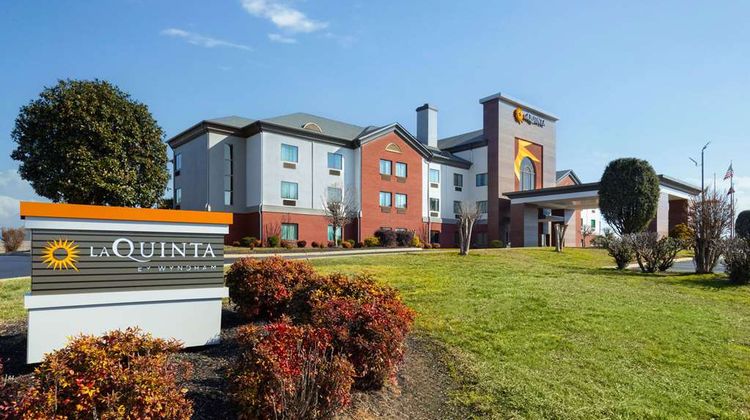 La Quinta Inn & Suites Loudon Exterior