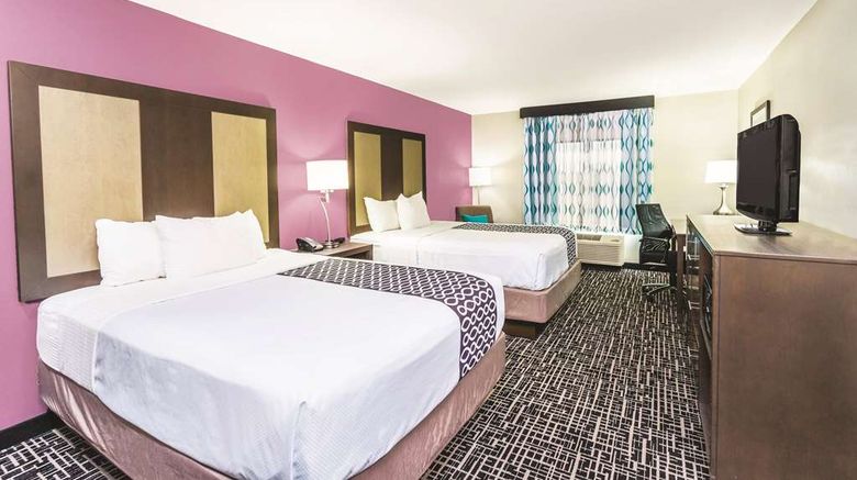 <b>La Quinta Inn & Suites Loudon Room</b>. Images powered by <a href="https://iceportal.shijigroup.com/" title="IcePortal" target="_blank">IcePortal</a>.