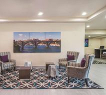 La Quinta Inn & Suites Loudon Lobby