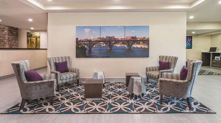 La Quinta Inn & Suites Loudon Lobby