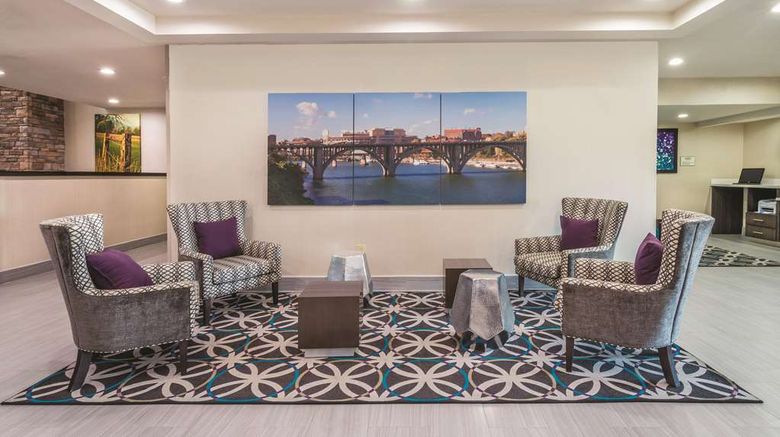 <b>La Quinta Inn & Suites Loudon Lobby</b>. Images powered by <a href="https://iceportal.shijigroup.com/" title="IcePortal" target="_blank">IcePortal</a>.
