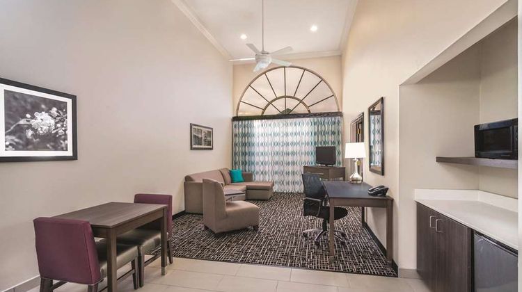 La Quinta Inn & Suites Loudon Suite