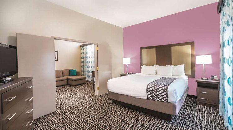 La Quinta Inn & Suites Loudon Suite