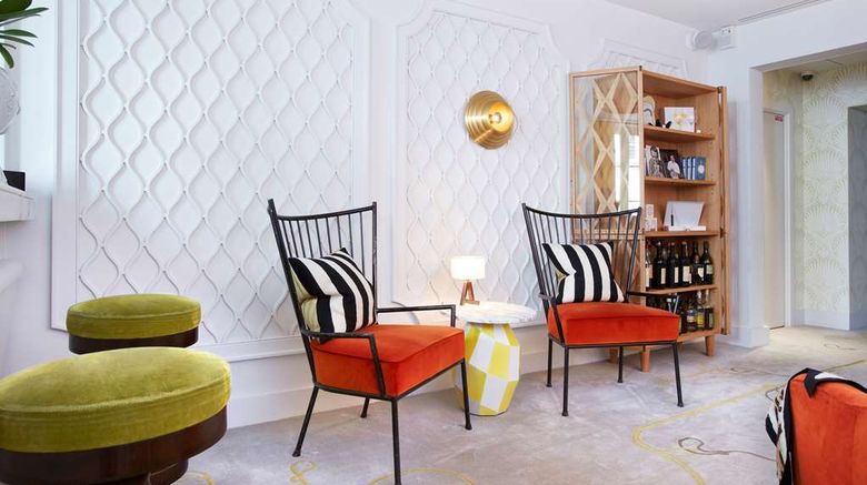 <b>Hotel Thoumieux Lobby</b>. Images powered by <a href="https://iceportal.shijigroup.com/" title="IcePortal" target="_blank">IcePortal</a>.