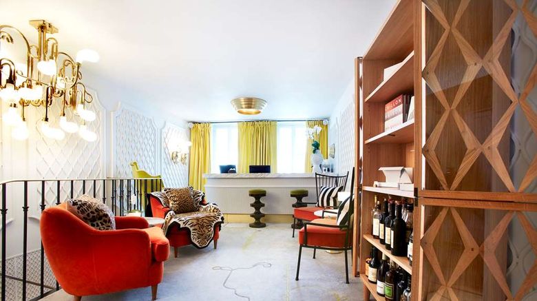 <b>Hotel Thoumieux Lobby</b>. Images powered by <a href="https://iceportal.shijigroup.com/" title="IcePortal" target="_blank">IcePortal</a>.