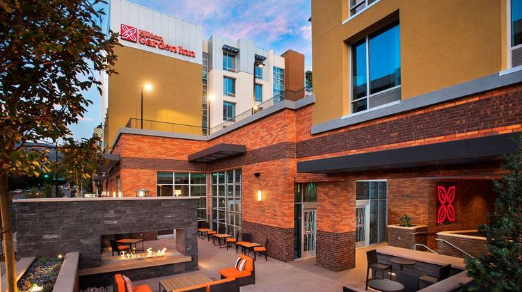 Hilton Garden Inn Burbank Downtown Exterior
