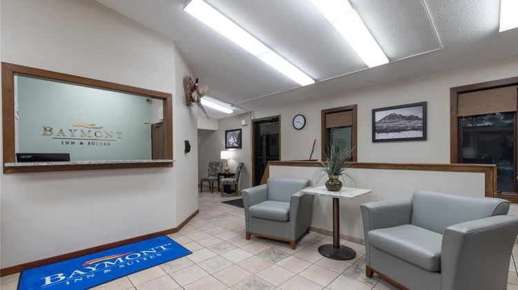 Baymont Inn & Suites, Pierre Lobby