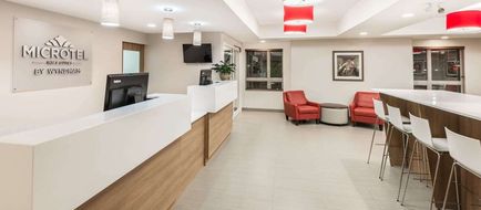 Microtel Inn & Suites, Sudbury Lobby