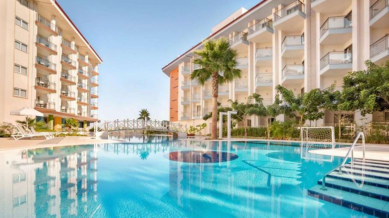 <b>Ramada Hotel & Suites Kusadasi Pool</b>. Images powered by <a href="https://iceportal.shijigroup.com/" title="IcePortal" target="_blank">IcePortal</a>.