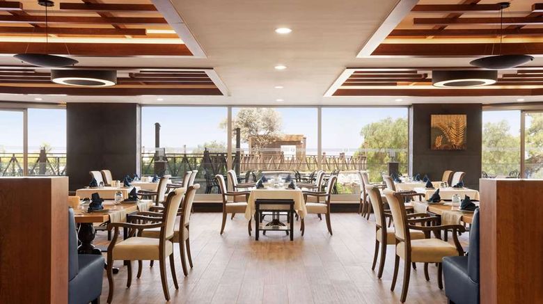 <b>Ramada Hotel & Suites Kusadasi Restaurant</b>. Images powered by <a href="https://iceportal.shijigroup.com/" title="IcePortal" target="_blank">IcePortal</a>.