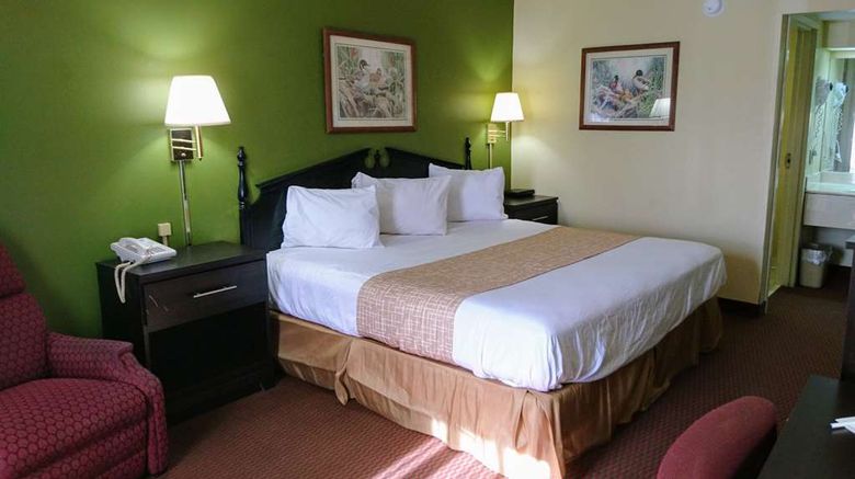 <b>Travelodge Knoxville East Room</b>. Images powered by <a href="https://iceportal.shijigroup.com/" title="IcePortal" target="_blank">IcePortal</a>.