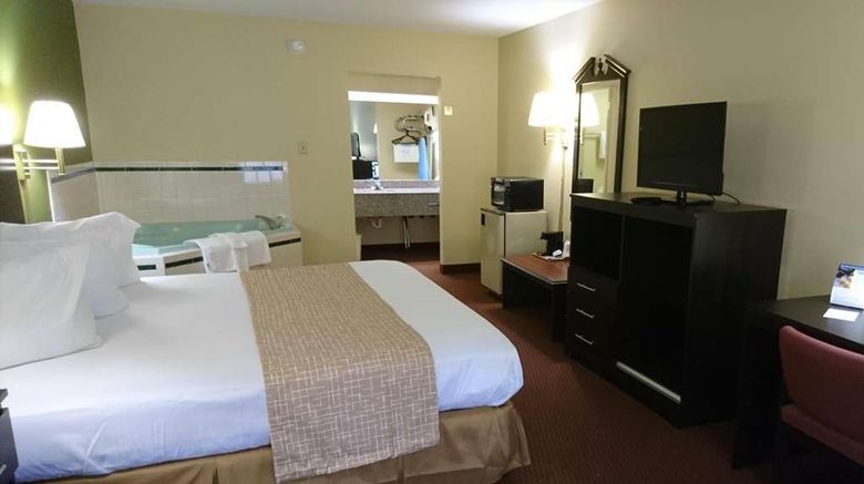 <b>Travelodge Knoxville East Room</b>. Images powered by <a href="https://iceportal.shijigroup.com/" title="IcePortal" target="_blank">IcePortal</a>.