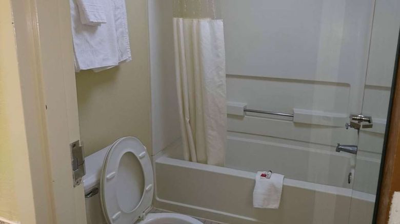 <b>Travelodge Knoxville East Room</b>. Images powered by <a href="https://iceportal.shijigroup.com/" title="IcePortal" target="_blank">IcePortal</a>.