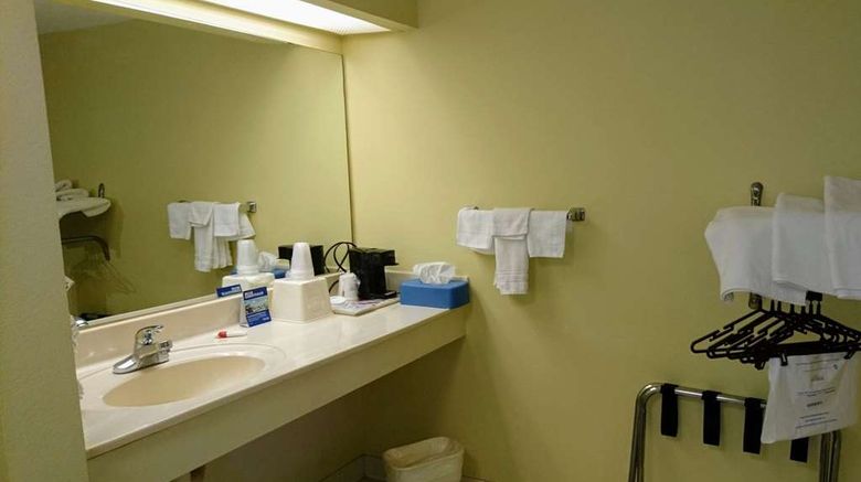 <b>Travelodge Knoxville East Room</b>. Images powered by <a href="https://iceportal.shijigroup.com/" title="IcePortal" target="_blank">IcePortal</a>.