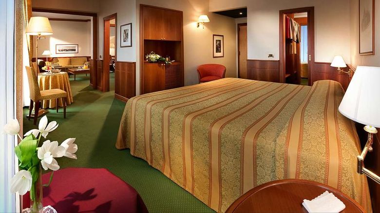<b>Cavour Hotel Suite</b>. Images powered by <a href="https://iceportal.shijigroup.com/" title="IcePortal" target="_blank">IcePortal</a>.