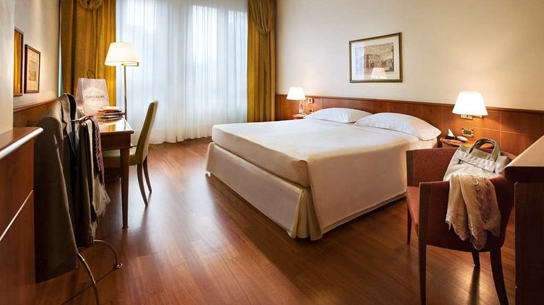 <b>Cavour Hotel Room</b>. Images powered by <a href="https://iceportal.shijigroup.com/" title="IcePortal" target="_blank">IcePortal</a>.