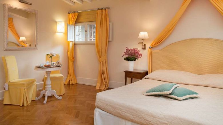 <b>Hotel Executive Suite</b>. Images powered by <a href="https://iceportal.shijigroup.com/" title="IcePortal" target="_blank">IcePortal</a>.
