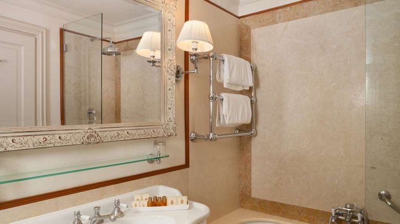<b>Hotel Executive Room</b>. Images powered by <a href="https://iceportal.shijigroup.com/" title="IcePortal" target="_blank">IcePortal</a>.