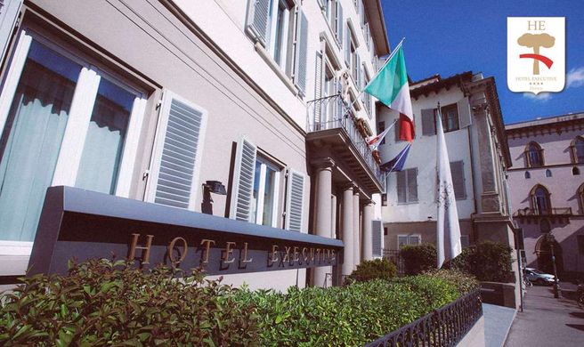 Hotel Executive Exterior